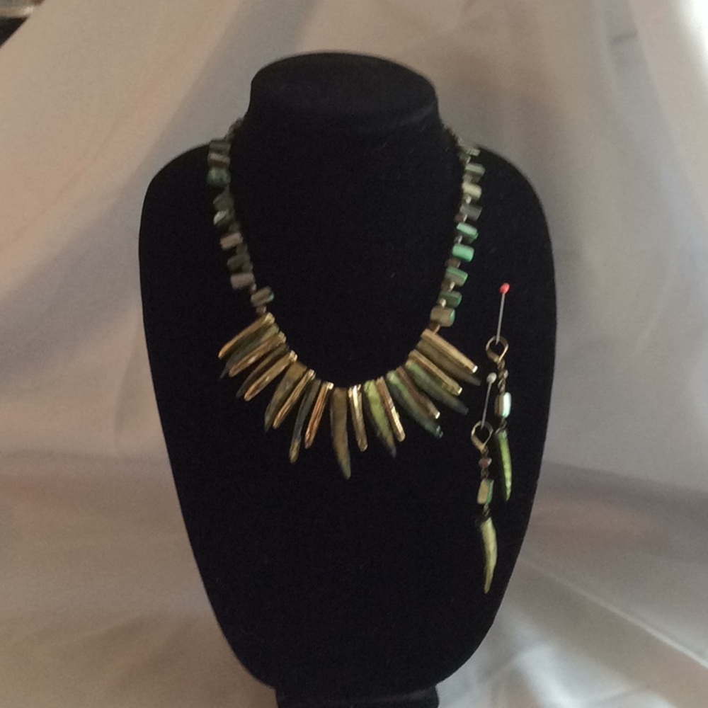 Necklace and earring set